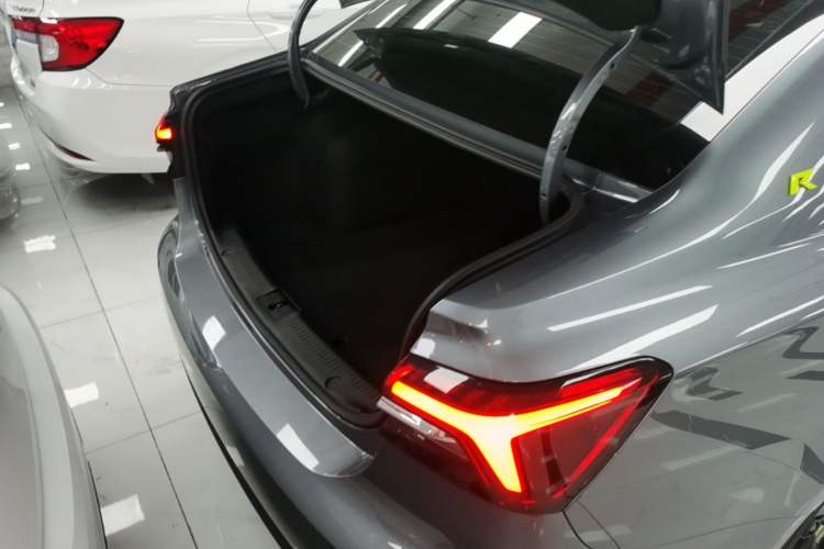 Used Roewe i6 MAX 2020 300TGI Automatic Sporty Cool Edition Trunk
