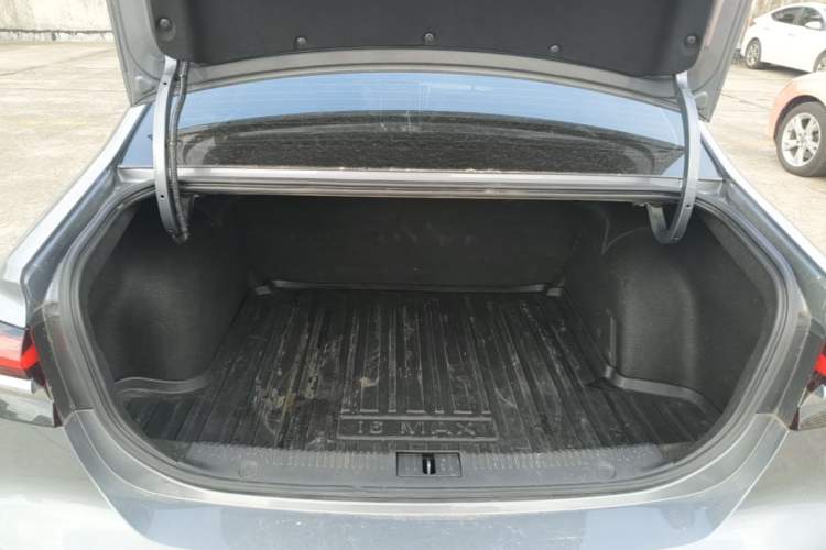 Used Roewe i6 MAX 2020 300TGI Automatic "Swell Cool Smart Drive" Edition Trunk