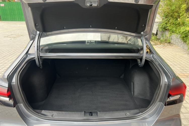 Used Roewe i6 MAX 2020 300TGI Automatic "Swell Cool Smart Drive" Edition Trunk