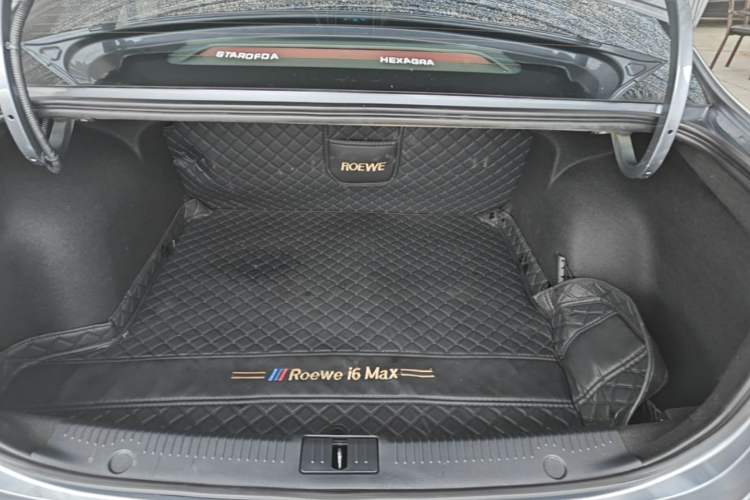 Used Roewe i6 MAX 2020 300TGI Automatic Supreme Edition with Cool Sunroof and Advanced Driving Features Trunk