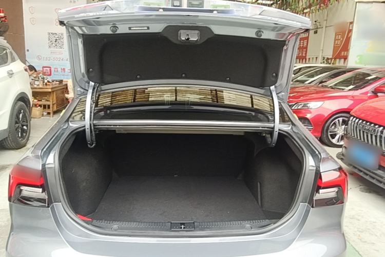 Used Roewe i6 MAX 2020 300TGI Automatic Sporty Cool Edition Trunk