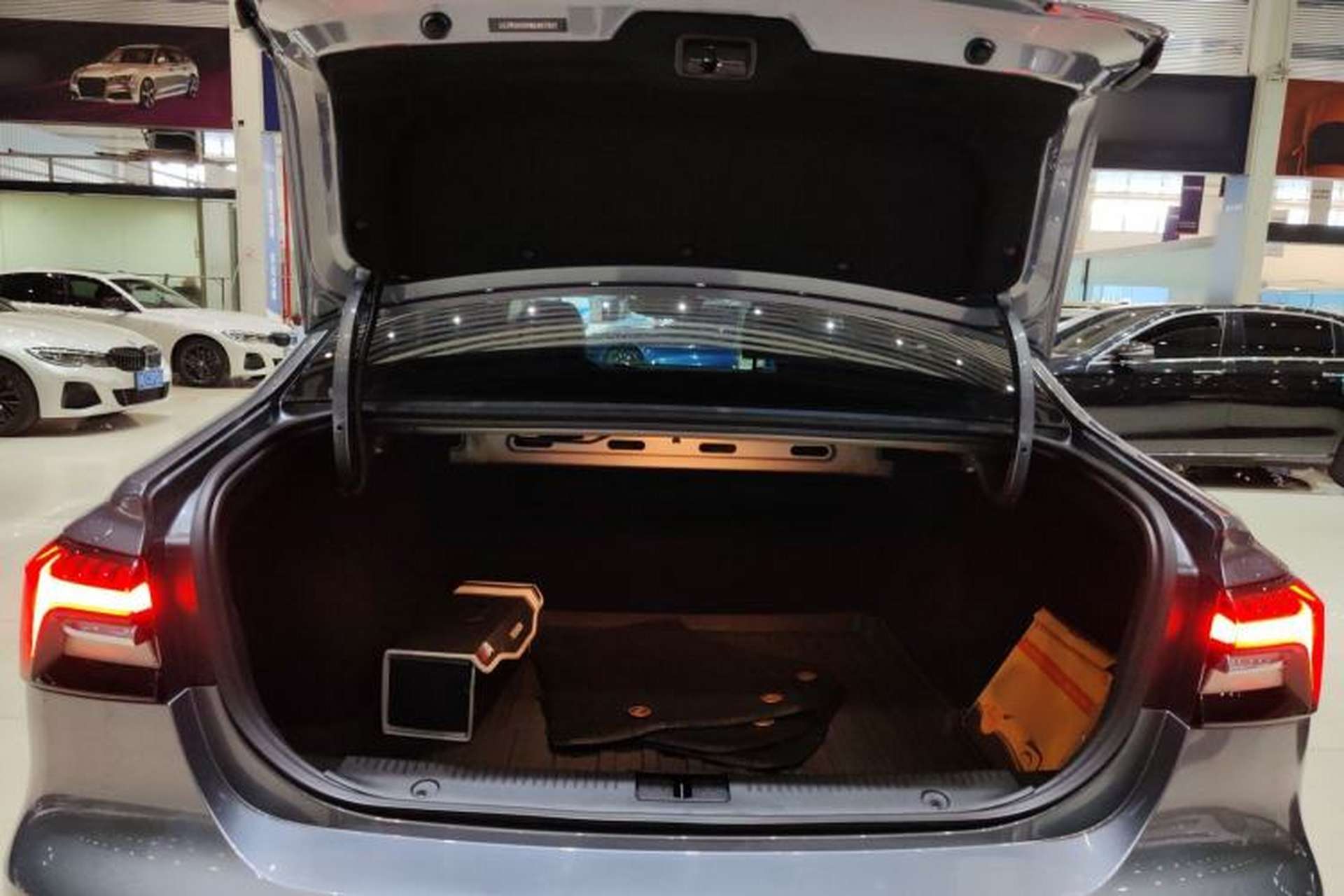 Used Roewe i6 MAX 2020 300TGI Automatic "Swell Cool Smart Drive" Edition Trunk