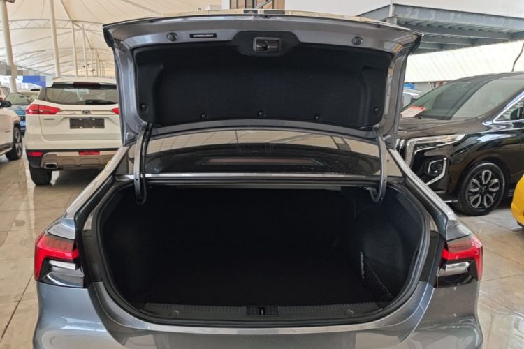 Used Roewe i6 MAX 2020 300TGI Automatic Supreme Edition with Cool Sunroof and Advanced Driving Features Trunk