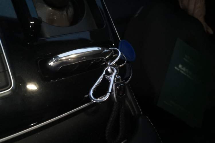 Used Roewe i6 MAX 2020 300TGI Automatic Cool & Stylish Skyroof Edition Vehicle Key