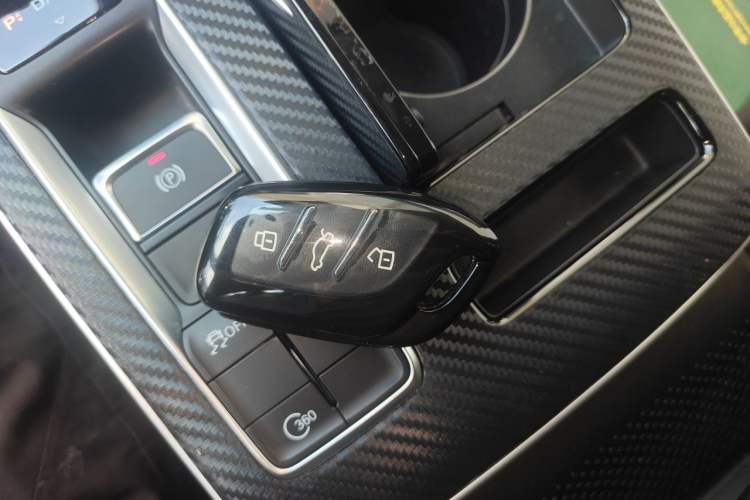 Used Roewe i6 MAX 2020 300TGI Automatic "Swell Cool Smart Drive" Edition Vehicle Key