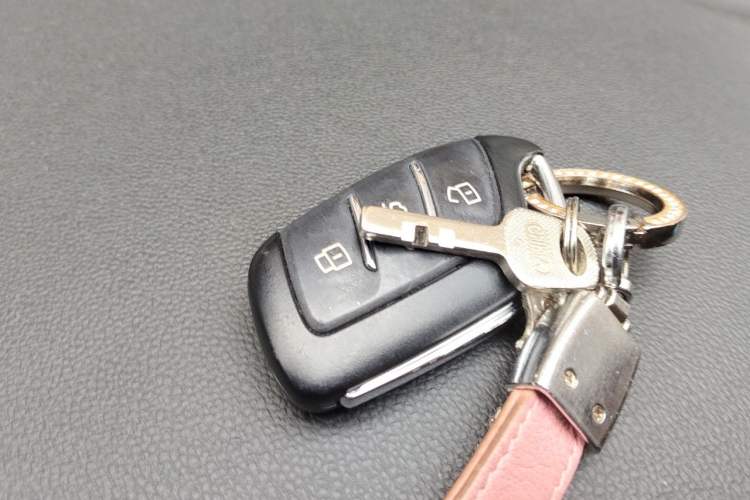 Used Roewe i6 MAX 2020 300TGI Automatic Cool & Stylish Skyroof Edition Vehicle Key