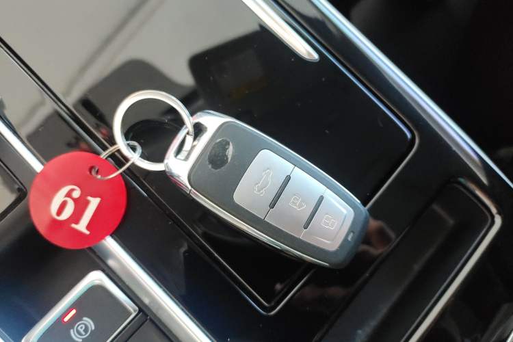 Used Roewe i6 MAX 2020 300TGI Automatic Cool & Stylish Skyroof Edition Vehicle Key