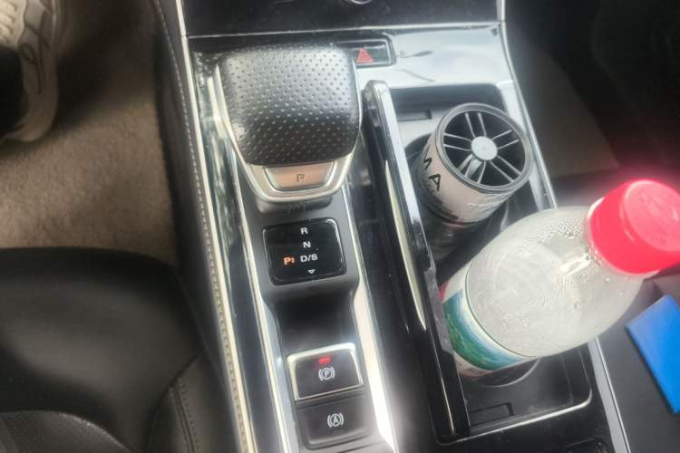 Used Roewe i6 MAX 2020 300TGI Automatic Sporty Cool Edition Gear Lever