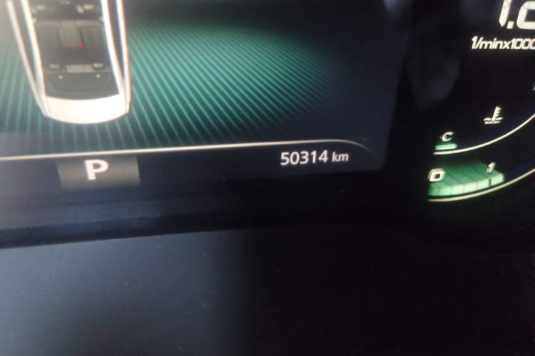 Used Roewe i6 MAX 2020 300TGI Automatic "Swell Cool Smart Drive" Edition Odometer Close Up