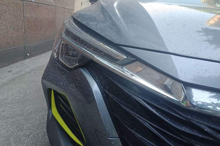 Used Roewe i6 MAX 2020 300TGI Automatic "Swell Cool Smart Drive" Edition Right Front Headlight