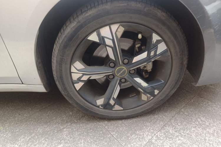 Used Roewe i6 MAX 2020 300TGI Automatic "Swell Cool Smart Drive" Edition Right Front Wheel Hub