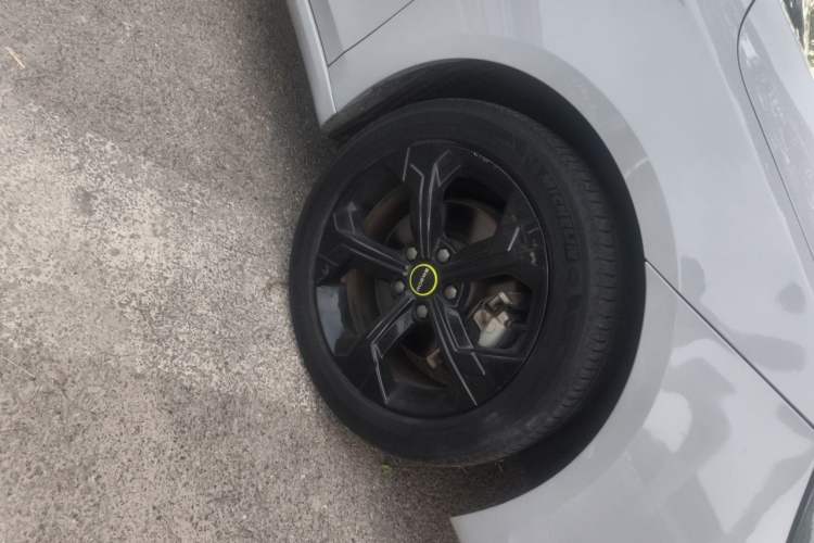 Used Roewe i6 MAX 2020 300TGI Automatic Sporty Cool Edition Right Front Wheel Hub