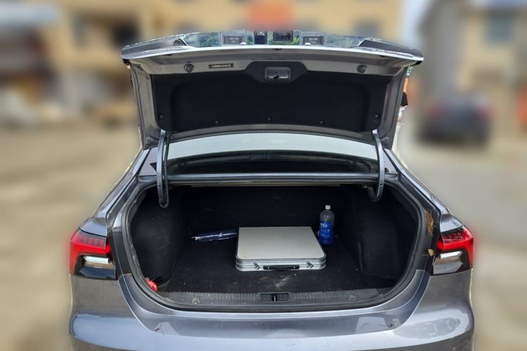 Used Roewe i6 MAX 2020 300TGI Automatic "Swell Cool Smart Drive" Edition Trunk
