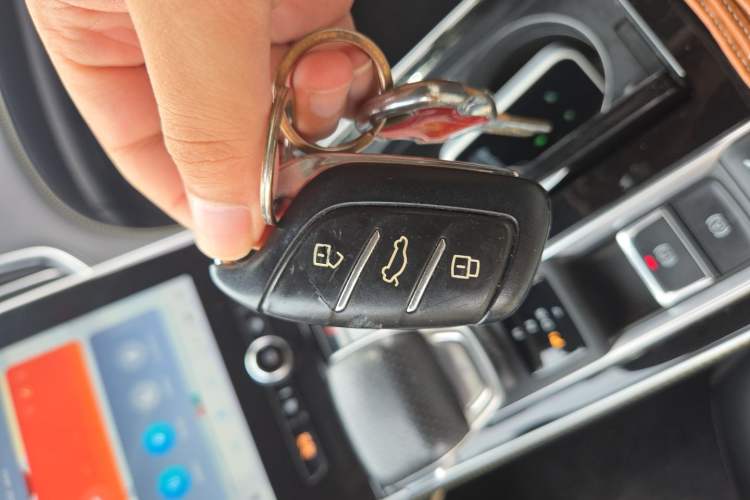 Used Roewe i6 MAX 2020 300TGI Automatic "Swell Cool Smart Drive" Edition Vehicle Key