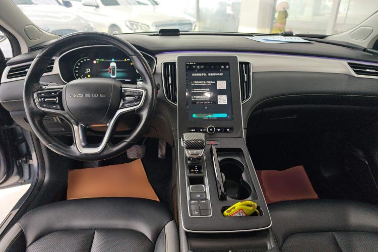 Used Roewe i6 MAX 2020 300TGI Automatic Supreme Edition with Cool Sunroof and Advanced Driving Features Center Console