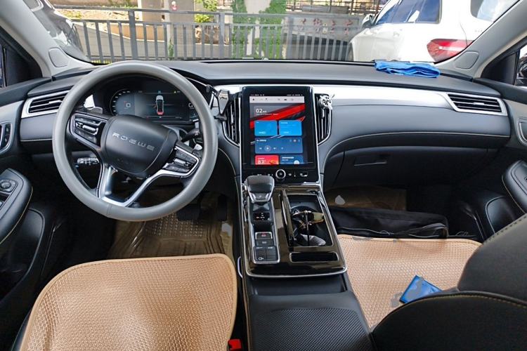 Used Roewe i6 MAX 2020 300TGI Automatic "Swell Cool Smart Drive" Edition Center Console