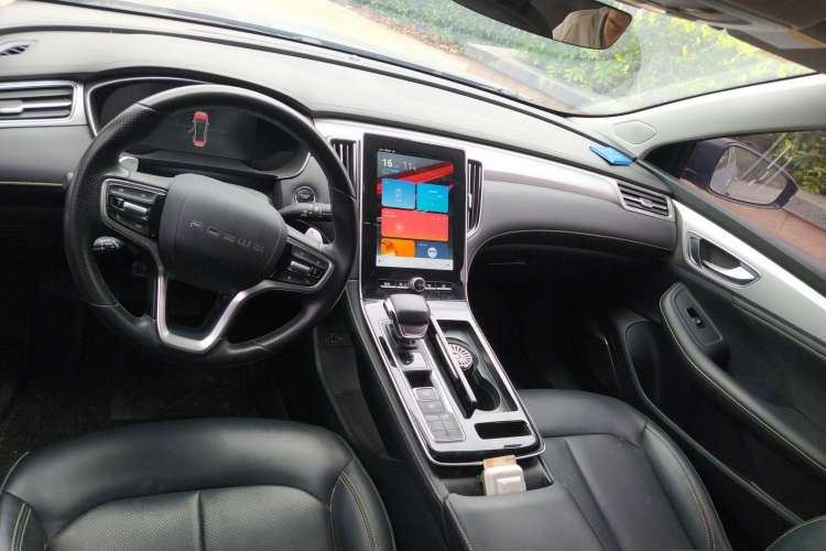 Used Roewe i6 MAX 2020 300TGI Automatic Sporty Cool Edition Center Console