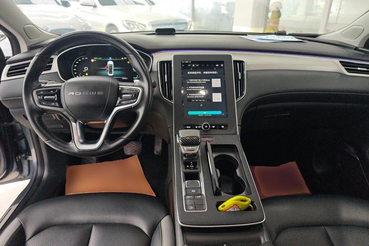 Used Roewe i6 MAX 2020 300TGI Automatic Supreme Edition with Cool Sunroof and Advanced Driving Features Center Console