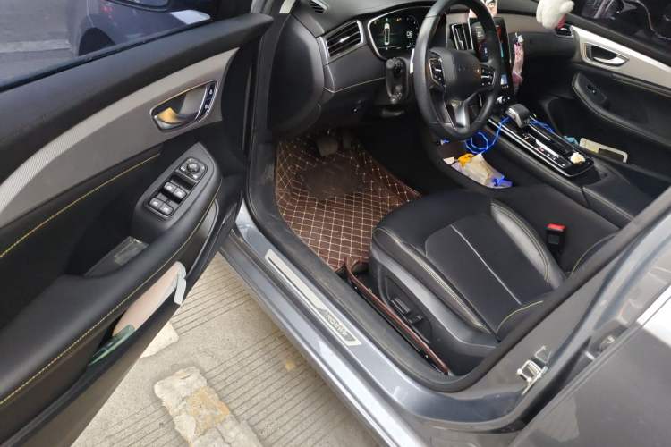Used Roewe i6 MAX 2020 300TGI Automatic "Swell Cool Smart Drive" Edition Driver Seat