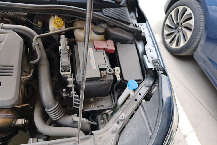 Used Roewe i6 MAX 2020 300TGI Automatic "Swell Cool Smart Drive" Edition Engine Bay Left