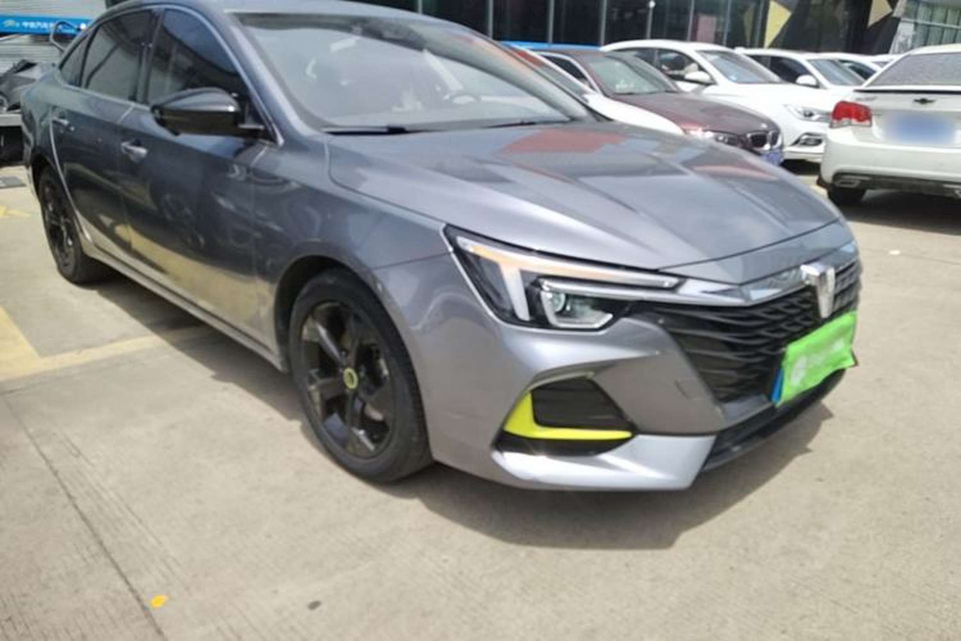 Used Roewe i6 MAX 2020 300TGI Automatic "Swell Cool Smart Drive" Edition Front Right 45 Deg