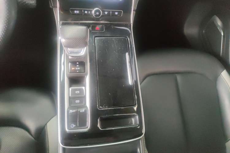 Used Roewe i6 MAX 2020 300TGI Automatic Cool & Stylish Skyroof Edition Gear Lever