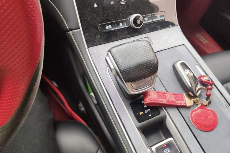 Used Roewe i6 MAX 2020 300TGI Automatic "Swell Cool Smart Drive" Edition Gear Lever