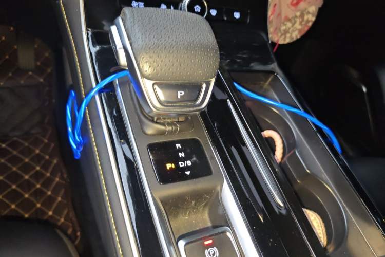 Used Roewe i6 MAX 2020 300TGI Automatic "Swell Cool Smart Drive" Edition Gear Lever