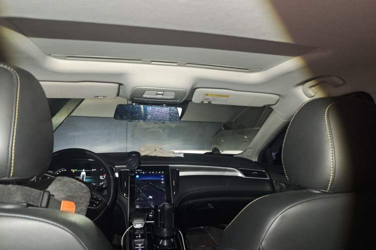 Used Roewe i6 MAX 2020 300TGI Automatic "Swell Cool Smart Drive" Edition Headliner