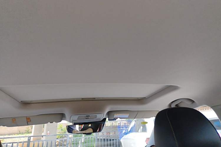 Used Roewe i6 MAX 2020 300TGI Automatic "Swell Cool Smart Drive" Edition Headliner