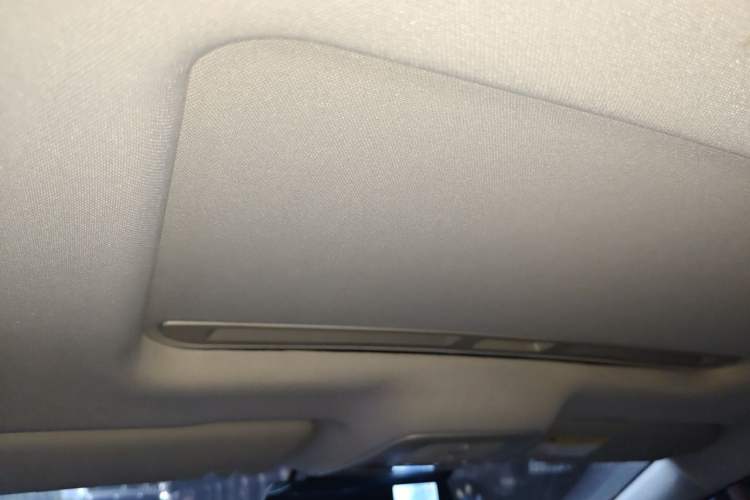 Used Roewe i6 MAX 2020 300TGI Automatic "Swell Cool Smart Drive" Edition Headliner