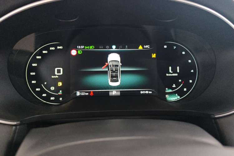 Used Roewe i6 MAX 2020 300TGI Automatic Supreme Edition with Cool Sunroof and Advanced Driving Features Instrument Cluster