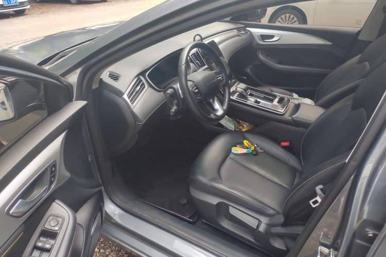 Used Roewe i6 MAX 2020 300TGI Automatic "Swell Cool Smart Drive" Edition Interior 3