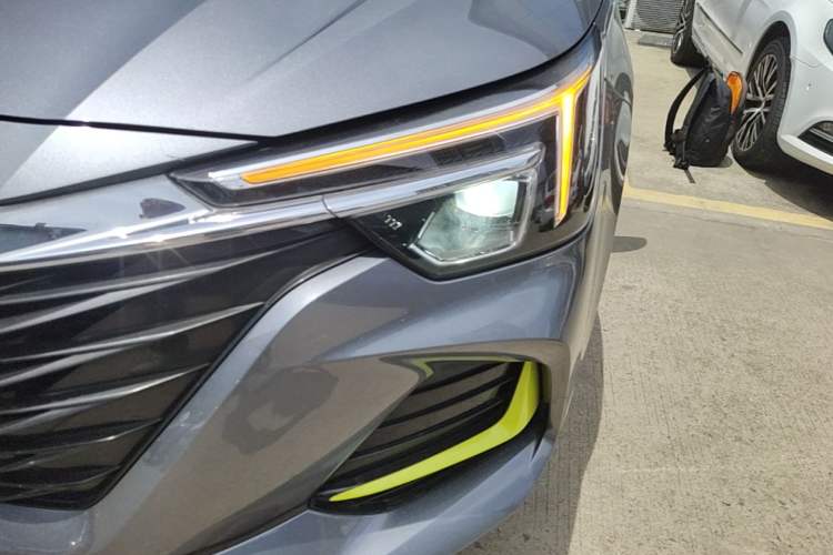 Used Roewe i6 MAX 2020 300TGI Automatic "Swell Cool Smart Drive" Edition Left Front Headlight