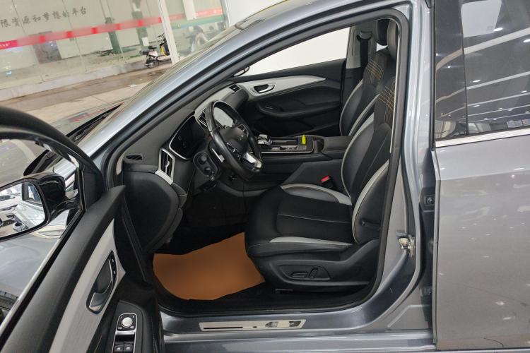 Used Roewe i6 MAX 2020 300TGI Automatic Supreme Edition with Cool Sunroof and Advanced Driving Features Left Front Seat
