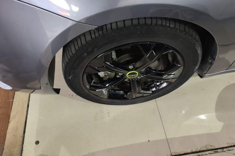 Used Roewe i6 MAX 2020 300TGI Automatic "Swell Cool Smart Drive" Edition Left Front Wheel Hub