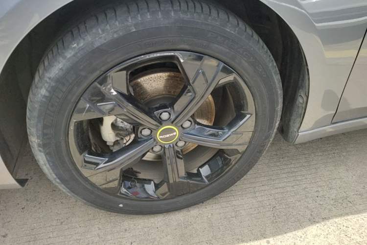 Used Roewe i6 MAX 2020 300TGI Automatic "Swell Cool Smart Drive" Edition Left Front Wheel Hub