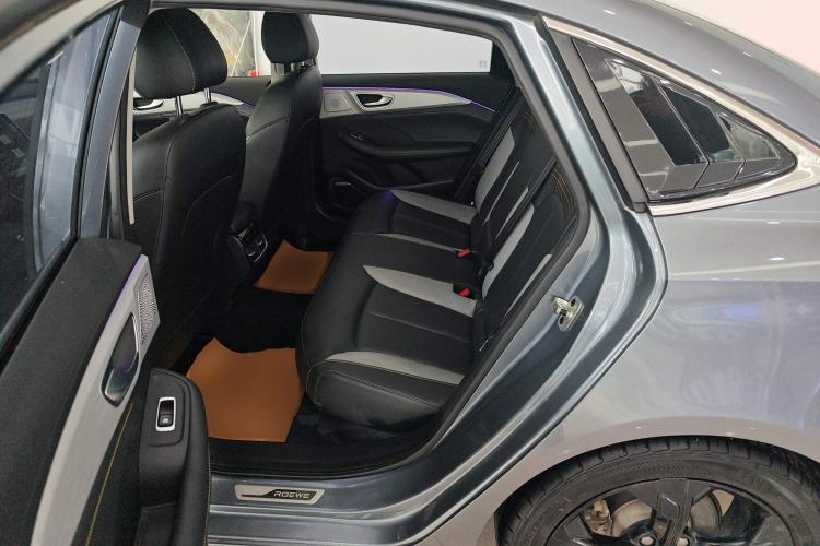 Used Roewe i6 MAX 2020 300TGI Automatic Supreme Edition with Cool Sunroof and Advanced Driving Features Left Rear Seat