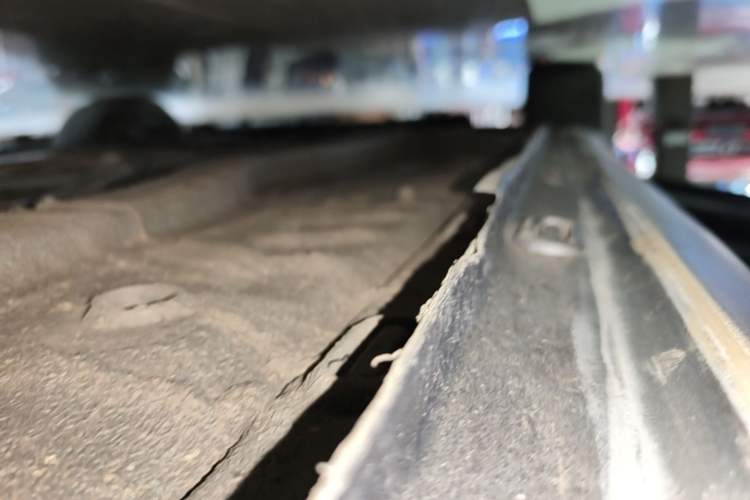 Used Roewe i6 MAX 2020 300TGI Automatic "Swell Cool Smart Drive" Edition Left Side Sill