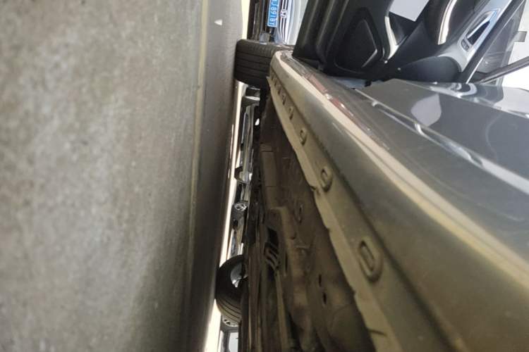 Used Roewe i6 MAX 2020 300TGI Automatic "Swell Cool Smart Drive" Edition Left Side Sill