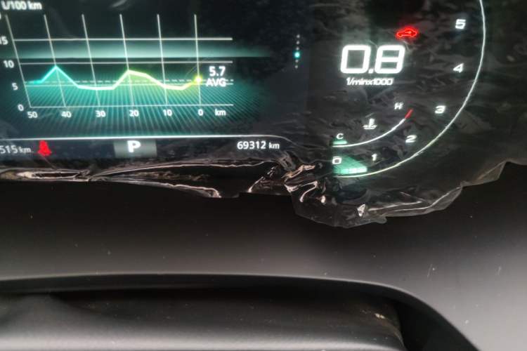 Used Roewe i6 MAX 2020 300TGI Automatic "Swell Cool Smart Drive" Edition Odometer Close Up