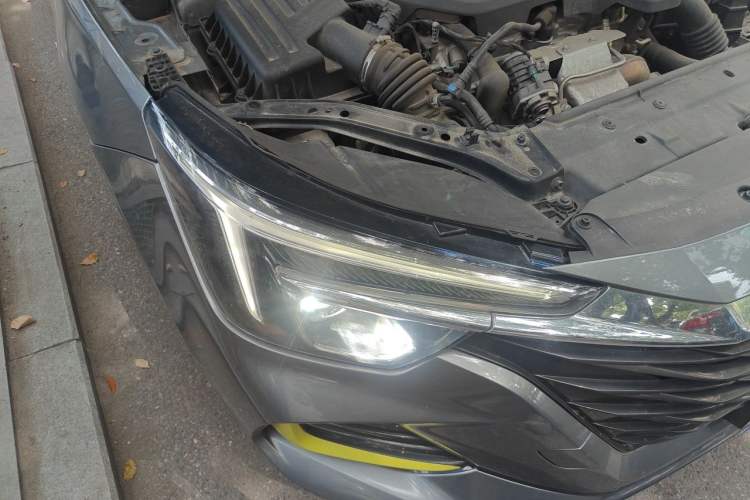 Used Roewe i6 MAX 2020 300TGI Automatic "Swell Cool Smart Drive" Edition Right Front Headlight
