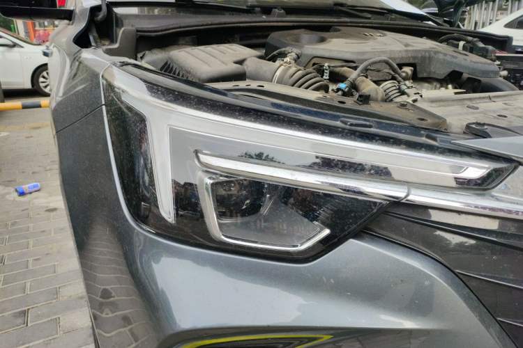 Used Roewe i6 MAX 2020 300TGI Automatic Sporty Cool Edition Right Front Headlight