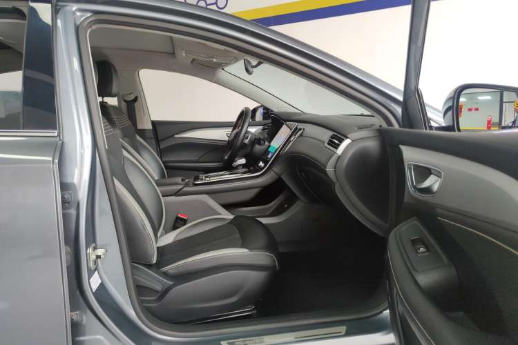 Used Roewe i6 MAX 2020 300TGI Automatic Cool & Stylish Skyroof Edition Right Front Seat