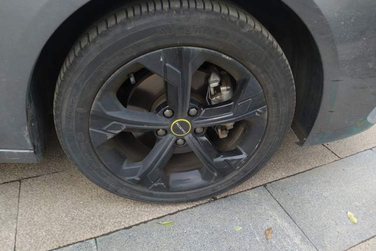 Used Roewe i6 MAX 2020 300TGI Automatic Sporty Cool Edition Right Front Wheel Hub
