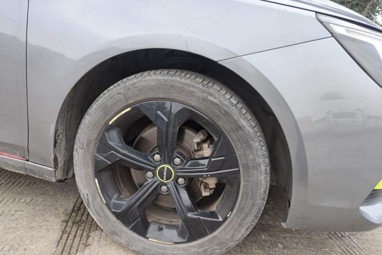 Used Roewe i6 MAX 2020 300TGI Automatic "Swell Cool Smart Drive" Edition Right Front Wheel Hub