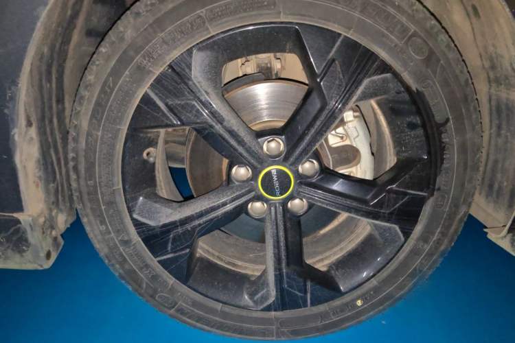 Used Roewe i6 MAX 2020 300TGI Automatic Sporty Cool Edition Right Front Wheel Hub