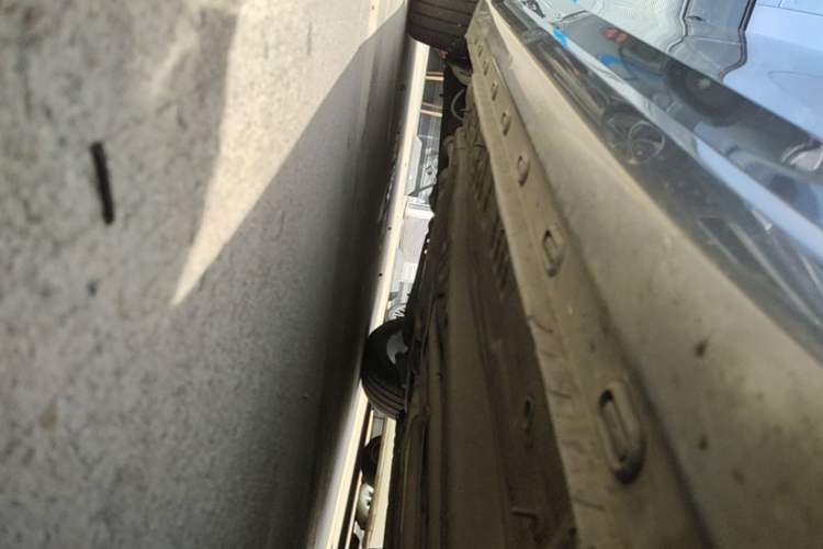 Used Roewe i6 MAX 2020 300TGI Automatic "Swell Cool Smart Drive" Edition Right Side Sill