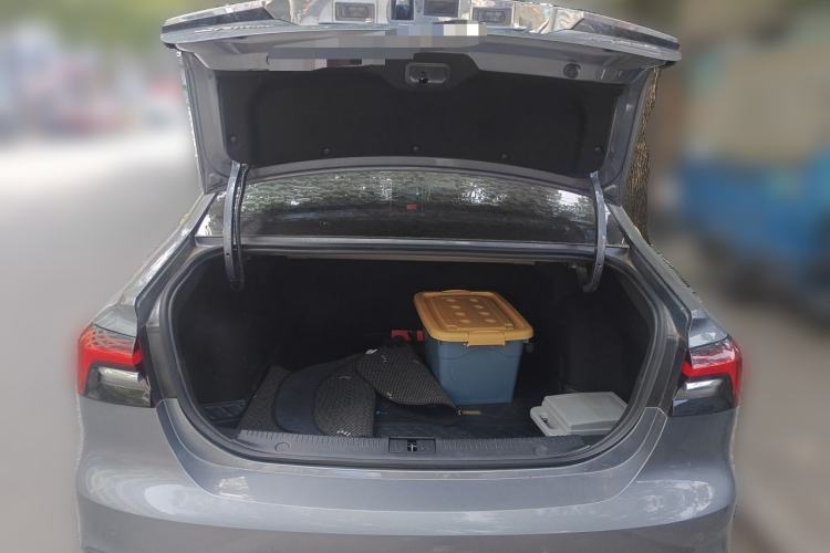 Used Roewe i6 MAX 2020 300TGI Automatic "Swell Cool Smart Drive" Edition Trunk