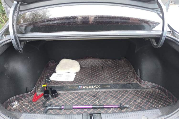 Used Roewe i6 MAX 2020 300TGI Automatic "Swell Cool Smart Drive" Edition Trunk